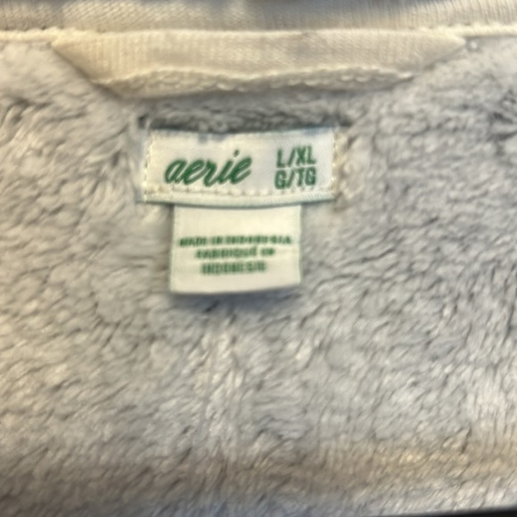 Aerie robe - Picture 2 of 7